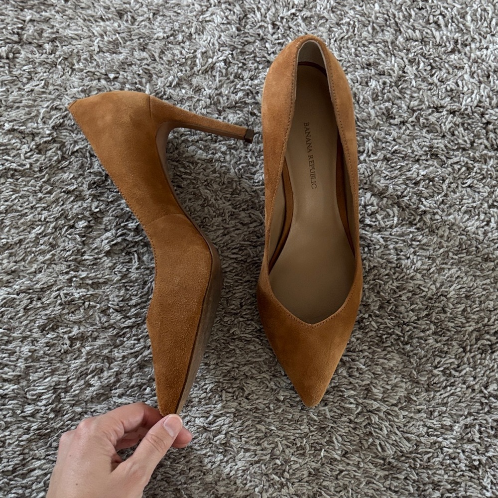 Banana Republic Brown Suede Pumps size 8